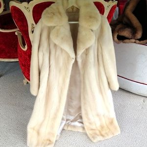 VINTAGE OFF WHITE MINK COAT 3/4 LENGTH. SZ MEDIUM 8-10